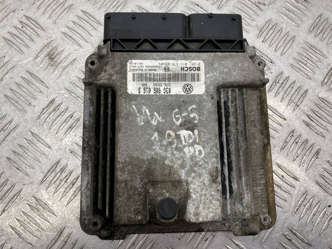 блок управления двигателем Volkswagen Golf 5 поколение 2004, 1.9 л., TDi, 03G906016B - фото №1