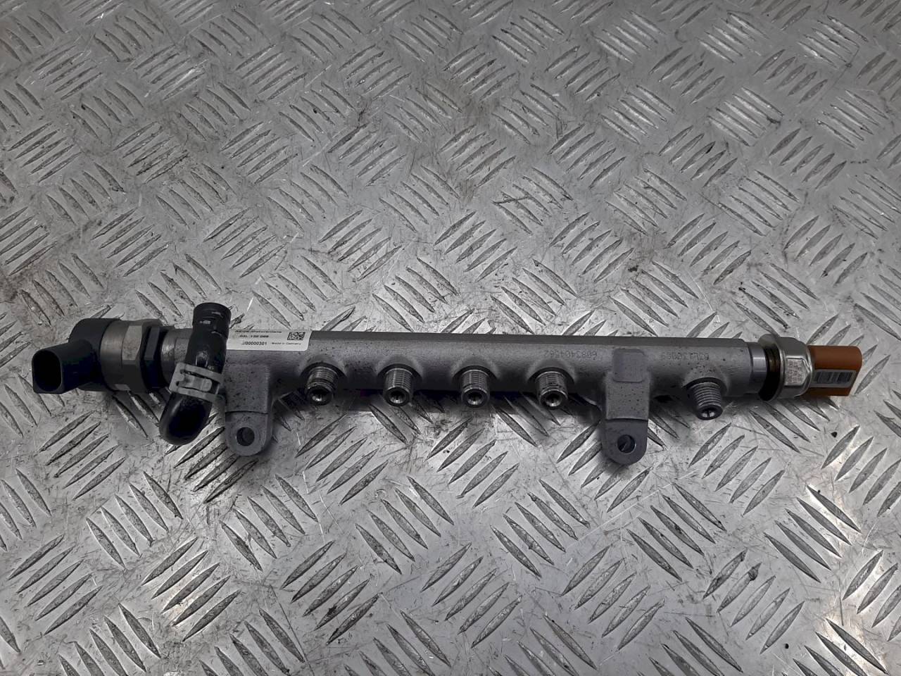 топливная рампа Volkswagen Crafter 1 поколение 2008, 2.0 л., TDi, 03L130089 - фото №1