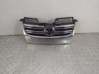 решетка радиатора Volkswagen Jetta 6 поколение 2014, 1K585365