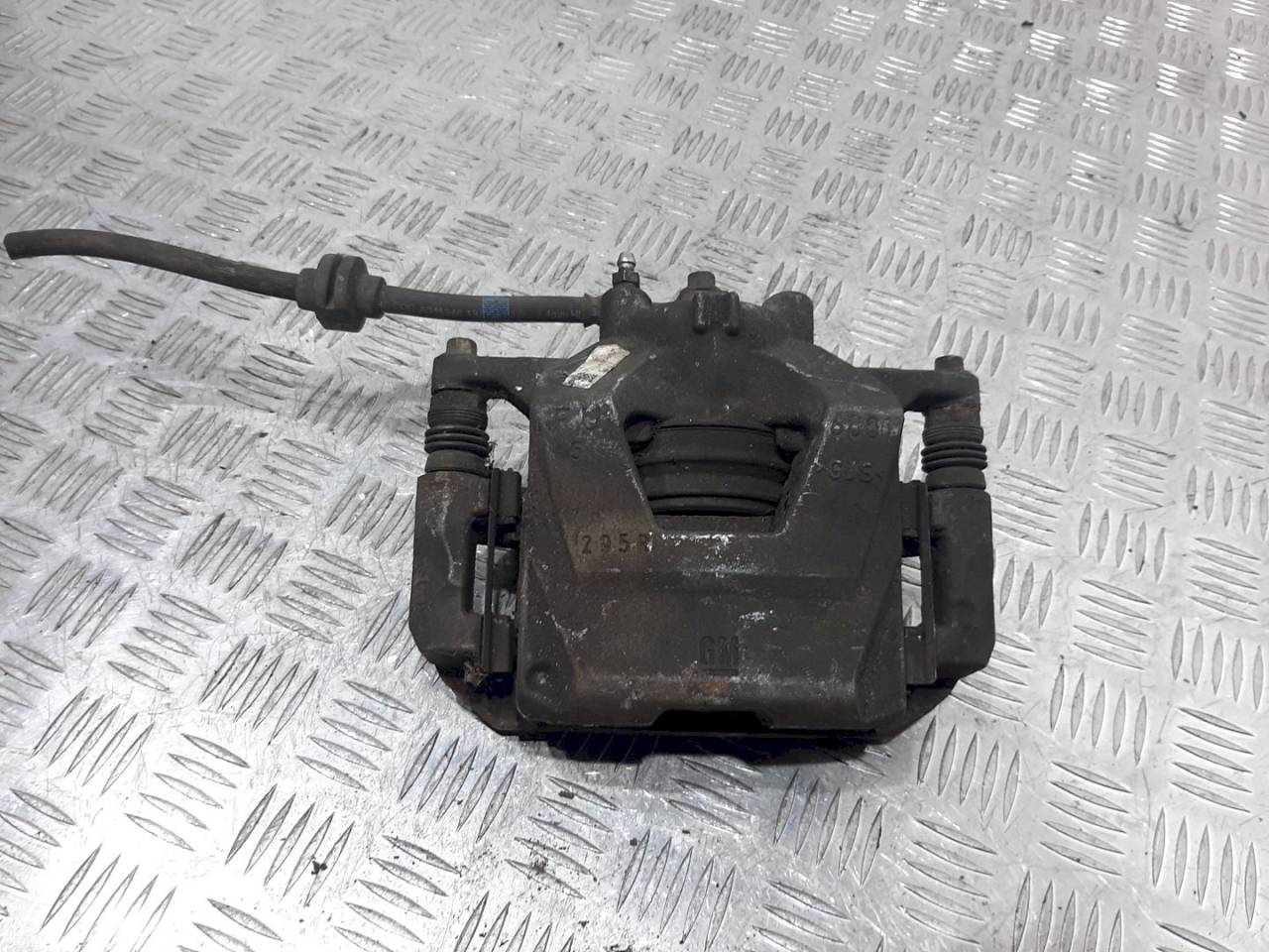 суппорт передний правый Chevrolet Cruze 1 поколение 2012 - фото №1