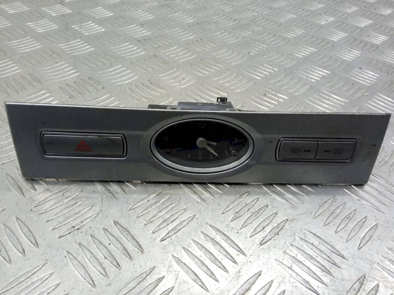 часы Ford Mondeo 3 поколение 2002, 3S7T-15000-DB - фото №1