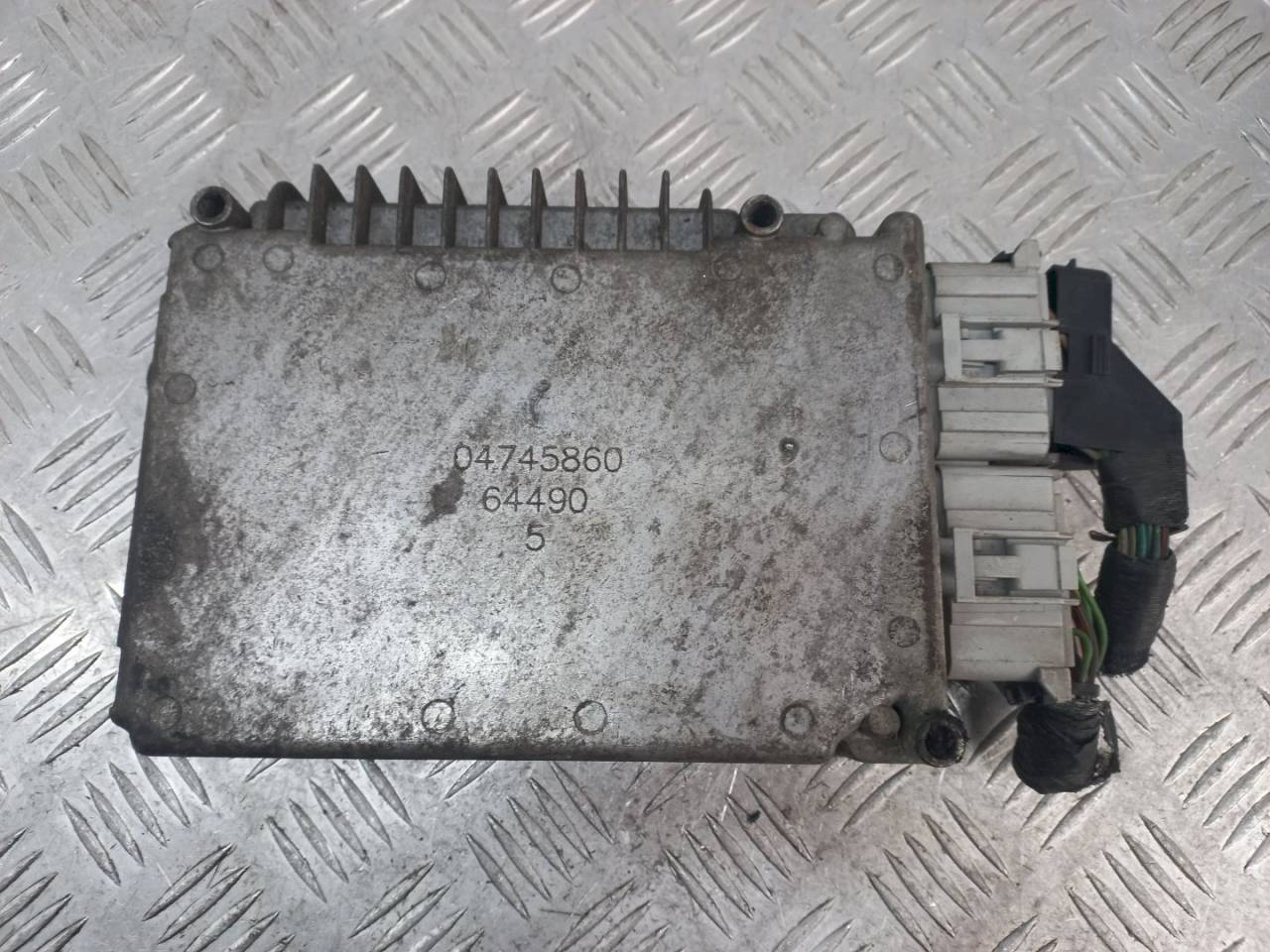блок управления двигателем Chrysler Voyager 3 поколение 2000, 2.4 л., i, 4745860 - фото №1