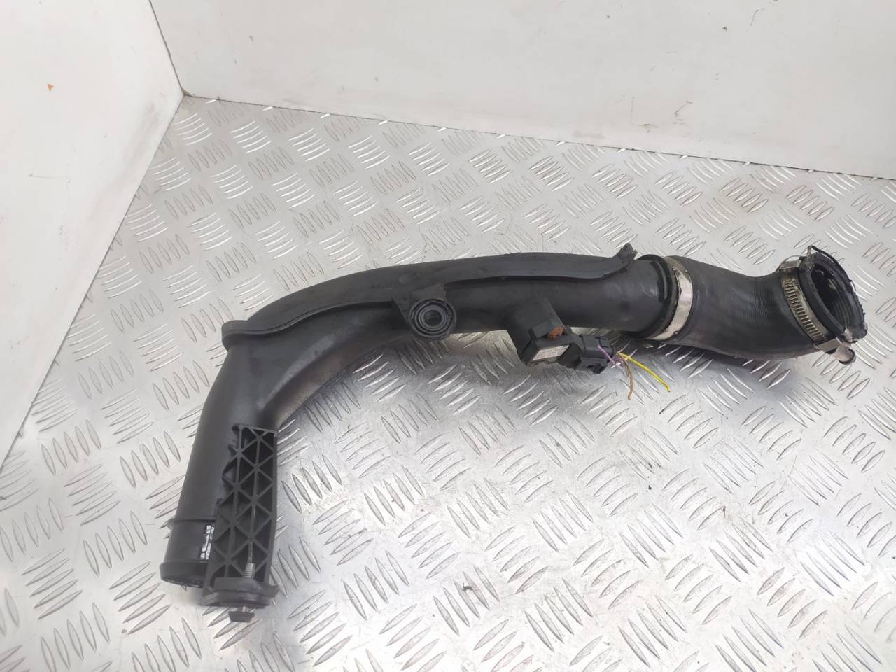 патрубок интеркулера Volkswagen Passat B6 2008, 2.0 л., TDi, 5N0145770A - фото №1