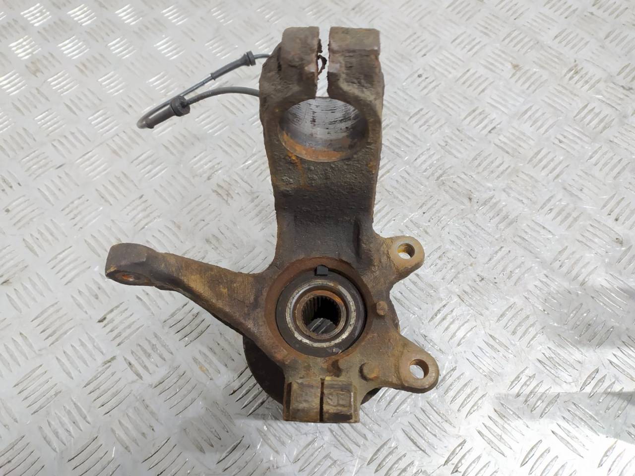 ступица передняя левая Ford Mondeo 3 поколение 2003 - фото №1