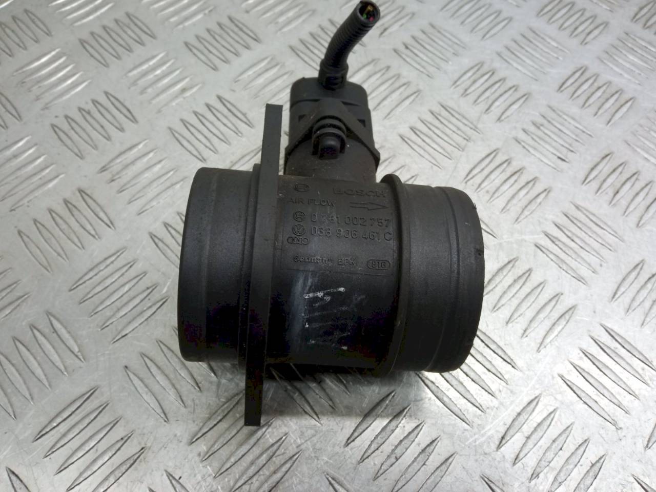 расходомер воздуха Skoda Fabia 1 поколение (6Y) 2001, 1.9 л., TDi, 038906461C - фото №1