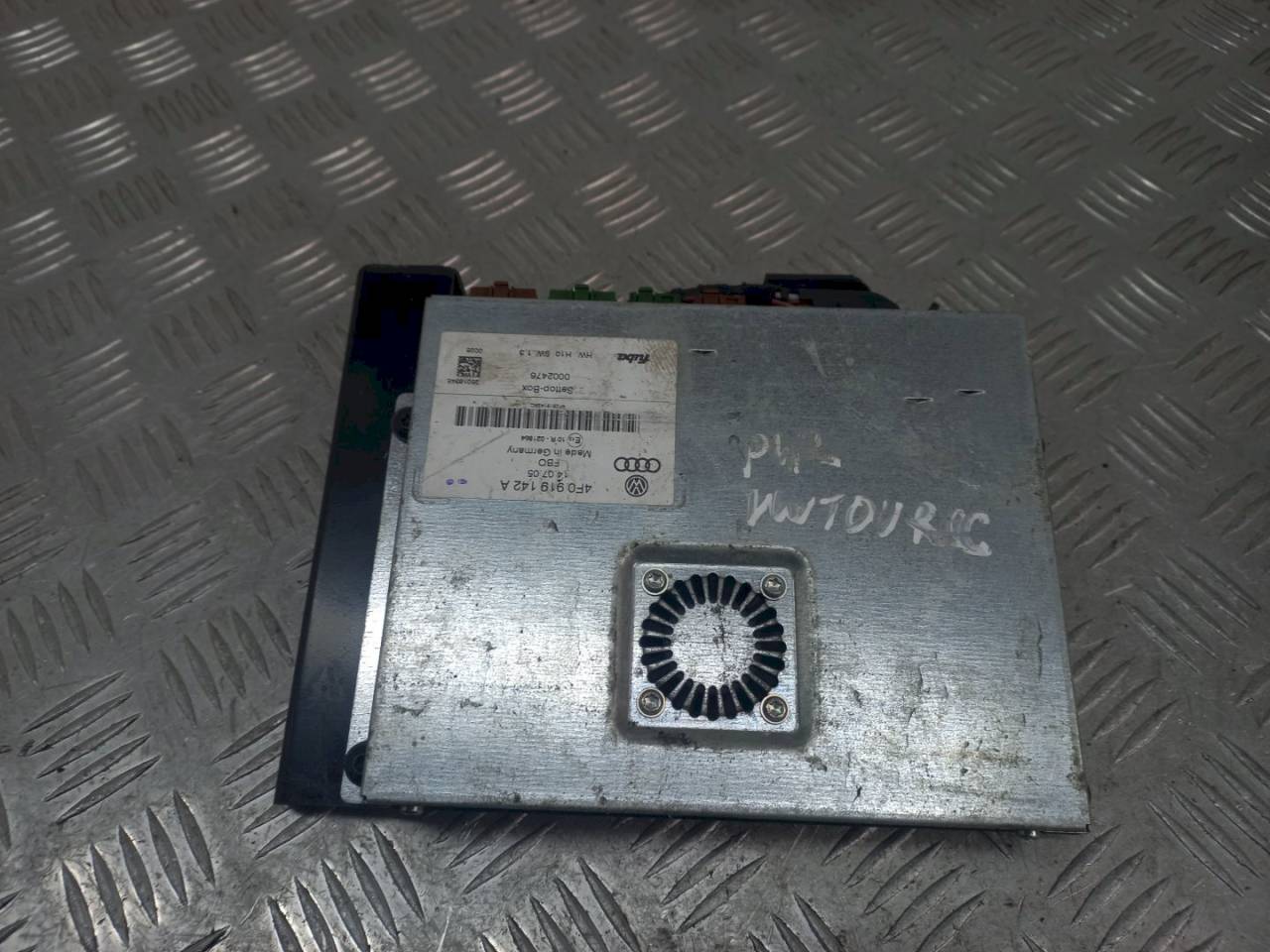 блок управления (другие) Volkswagen Touareg 1 поколение 2005, 3.0 л., TDi, 4F0919142A - фото №1