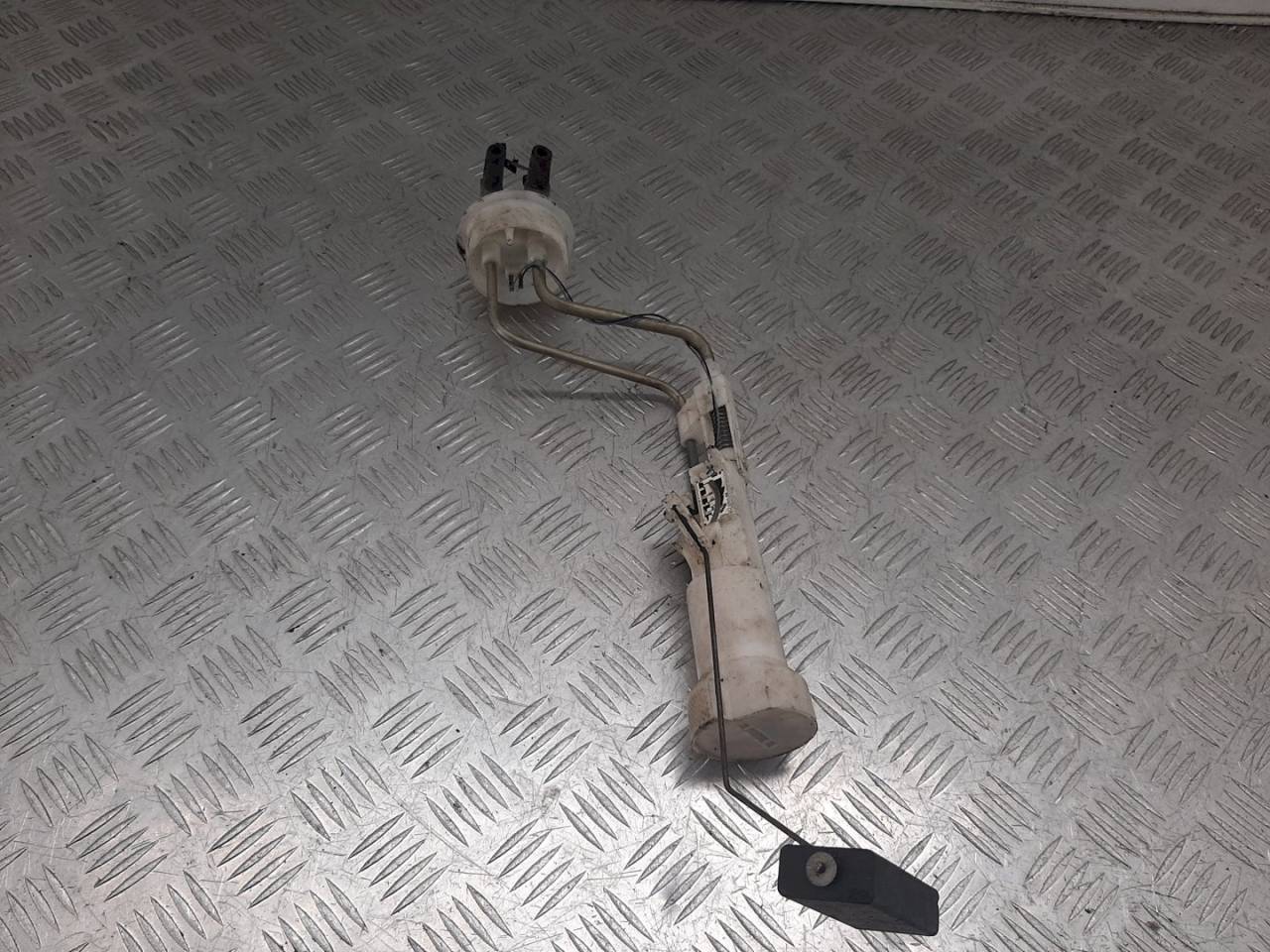 насос топливный Volkswagen Passat B4 1996, 1.9 л., TDi, 3A9919051B - фото №1