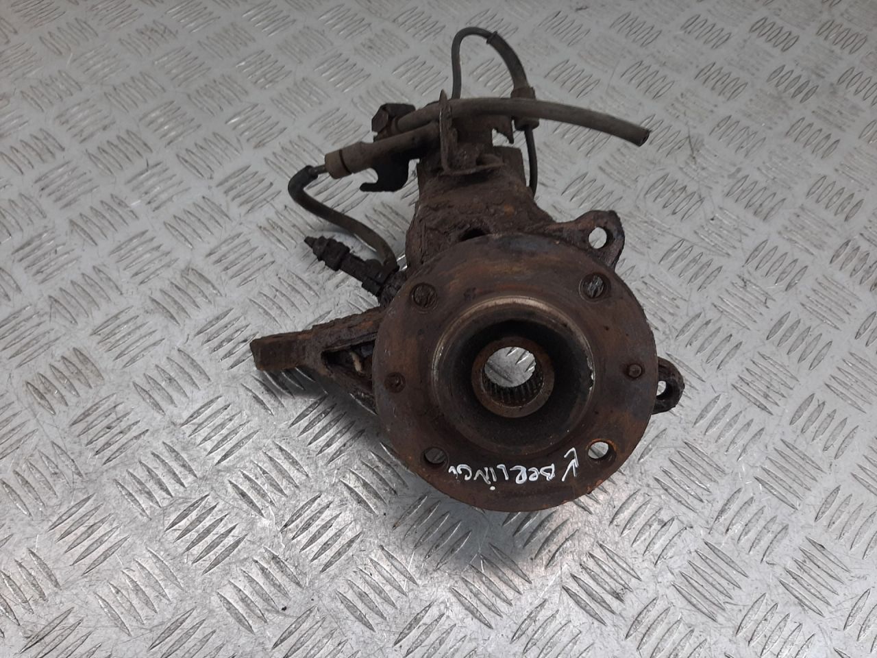 ступица передняя правая Citroen Berlingo 1 поколение (M49) 2003 - фото №1