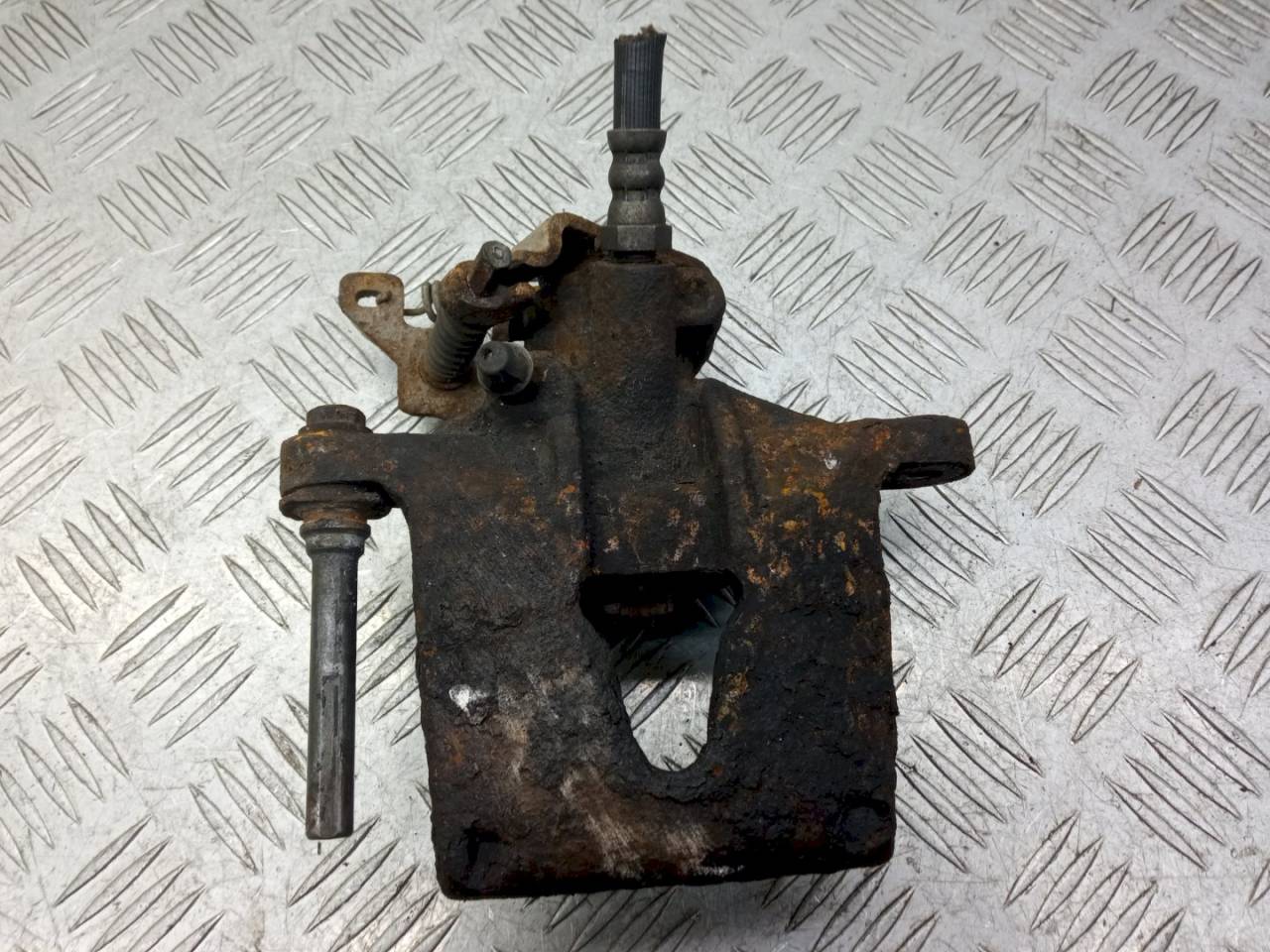 суппорт задний левый Ford Mondeo 3 поколение 2003 - фото №1