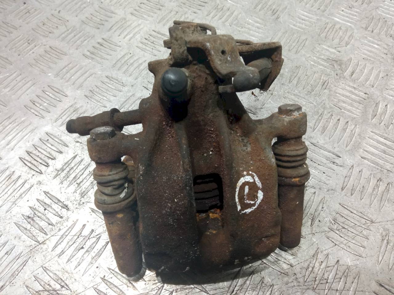 суппорт задний левый Volkswagen Sharan 1 поколение 2000 - фото №1