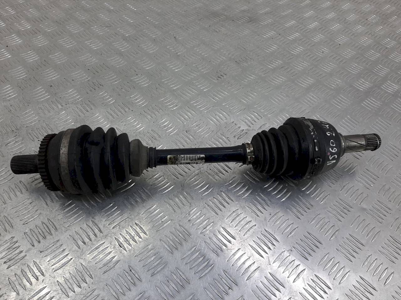 полуось передняя левая (приводной вал, ШРУС) Volvo S60 1 поколение 2004, 2.4 л., i - фото №1