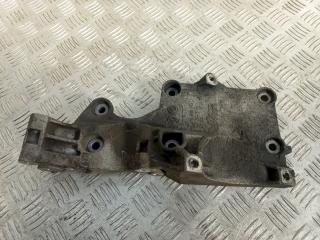 кронштейн генератора Skoda Octavia 2 поколение (A5) [рестайлинг] 2009, 2.0 л., TDi, 03G903143