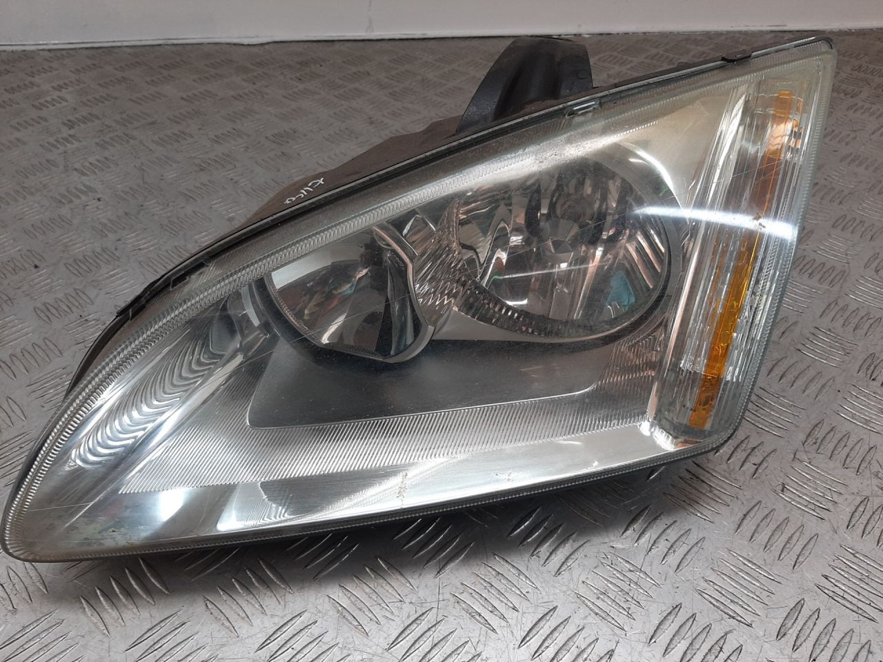 фара левая Ford Focus 2 поколение 2008, 1.6 л., i, HXDA, бензин, МКПП - фото №1
