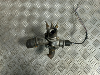 корпус термостата Volkswagen Golf 4 поколение 2000, 1.9 л., TDi, дизель, 038121133A