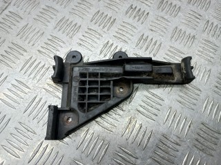 крепление бампера Audi 80 8C/B4 1994, 8A0807284