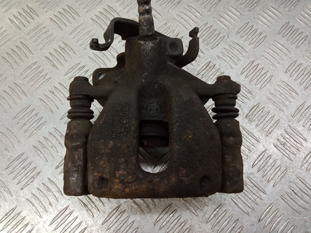 суппорт задний левый Ford Transit 7 поколение 2010, 2.2 л., дизель, МКПП - фото №1