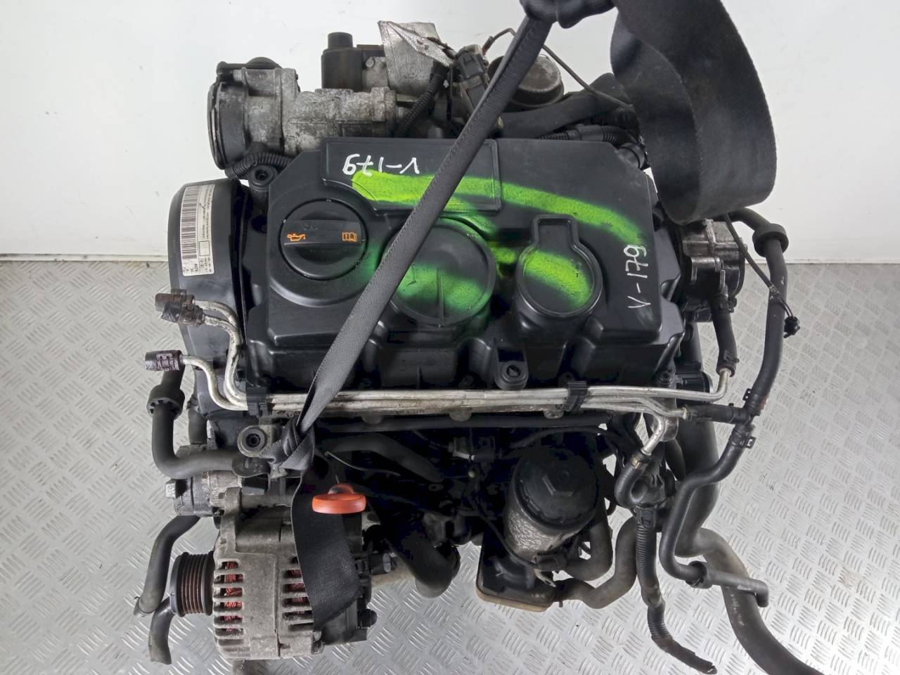 двигатель Volkswagen Caddy 3 поколение 2008, 1.9 л., TDi, дизель, 230715 - фото №1