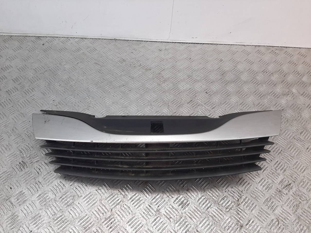 решетка радиатора Renault Laguna 2 поколение 2005, 8200390126 - фото №1