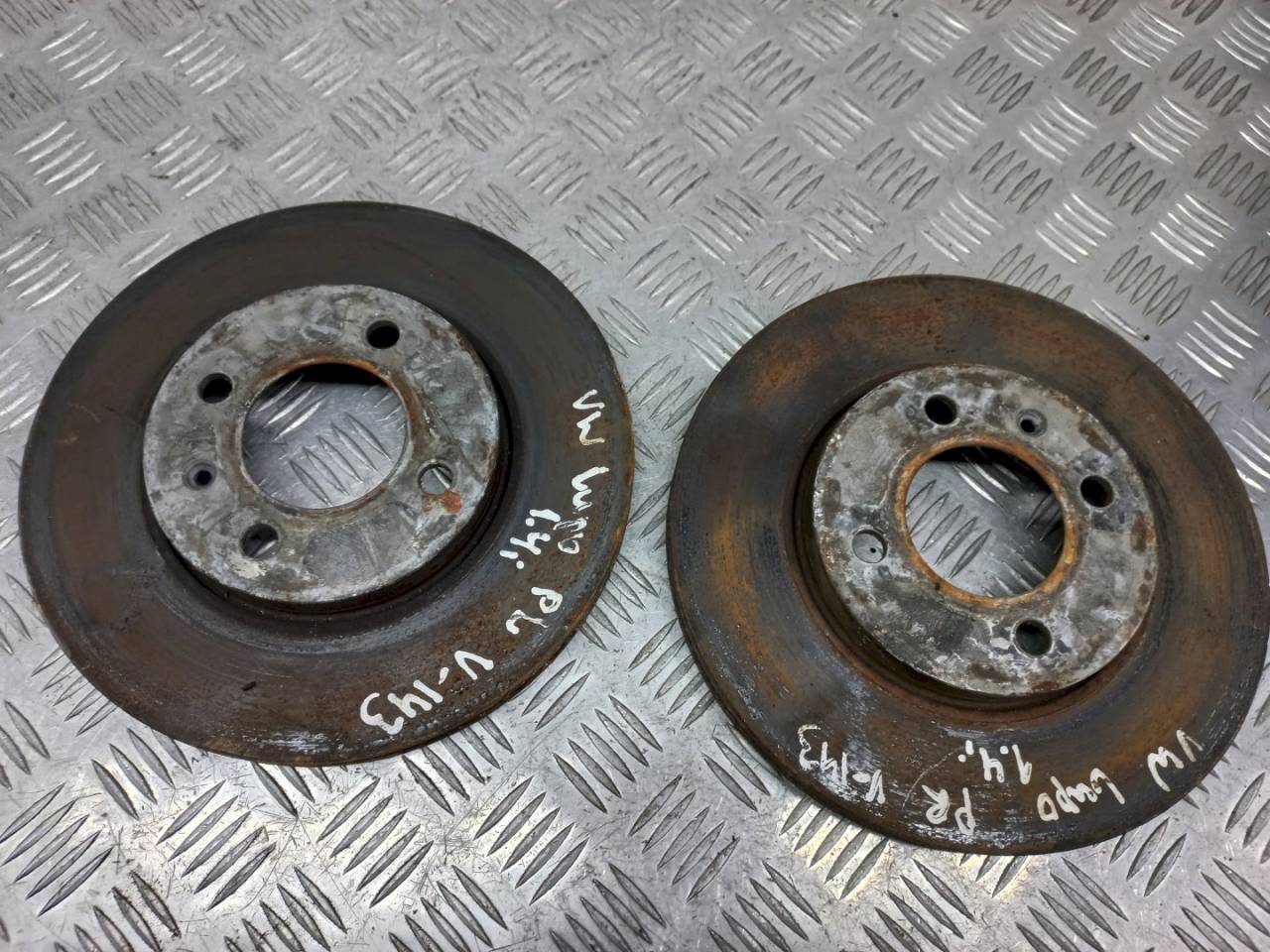 диск тормозной передний Volkswagen Lupo 1 поколение 2004, 1.4 л., i - фото №1