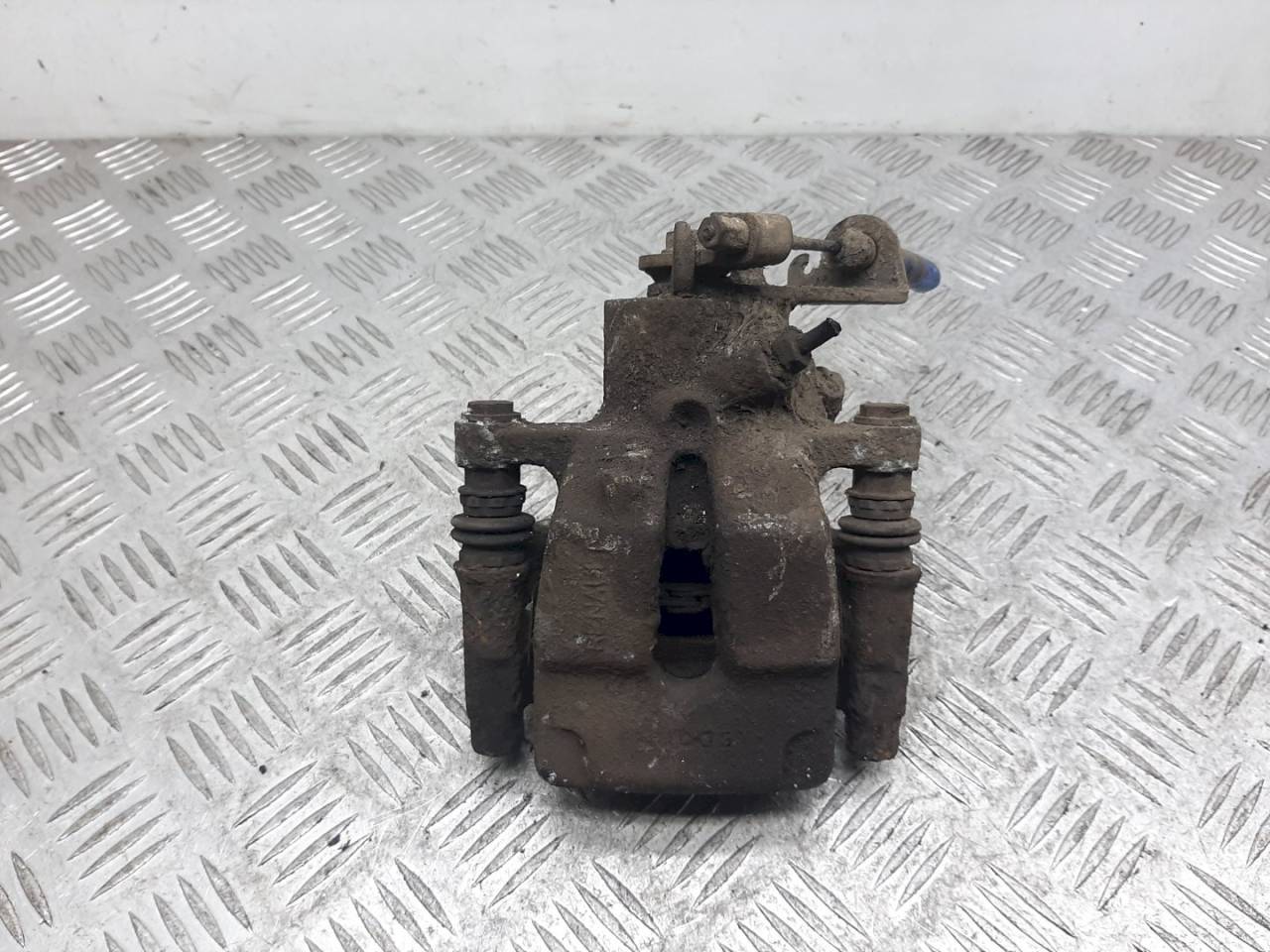 суппорт задний правый Renault Scenic 1 поколение 1999 - фото №1