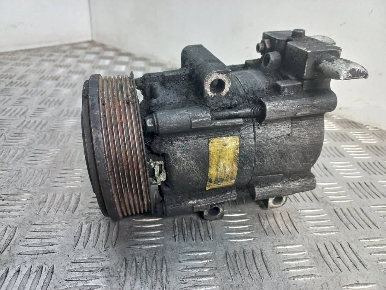 компрессор кондиционера Ford Maverick 2 поколение TM1 2003, 2.0 л., i, 6F3H-19D786-AA - фото №1