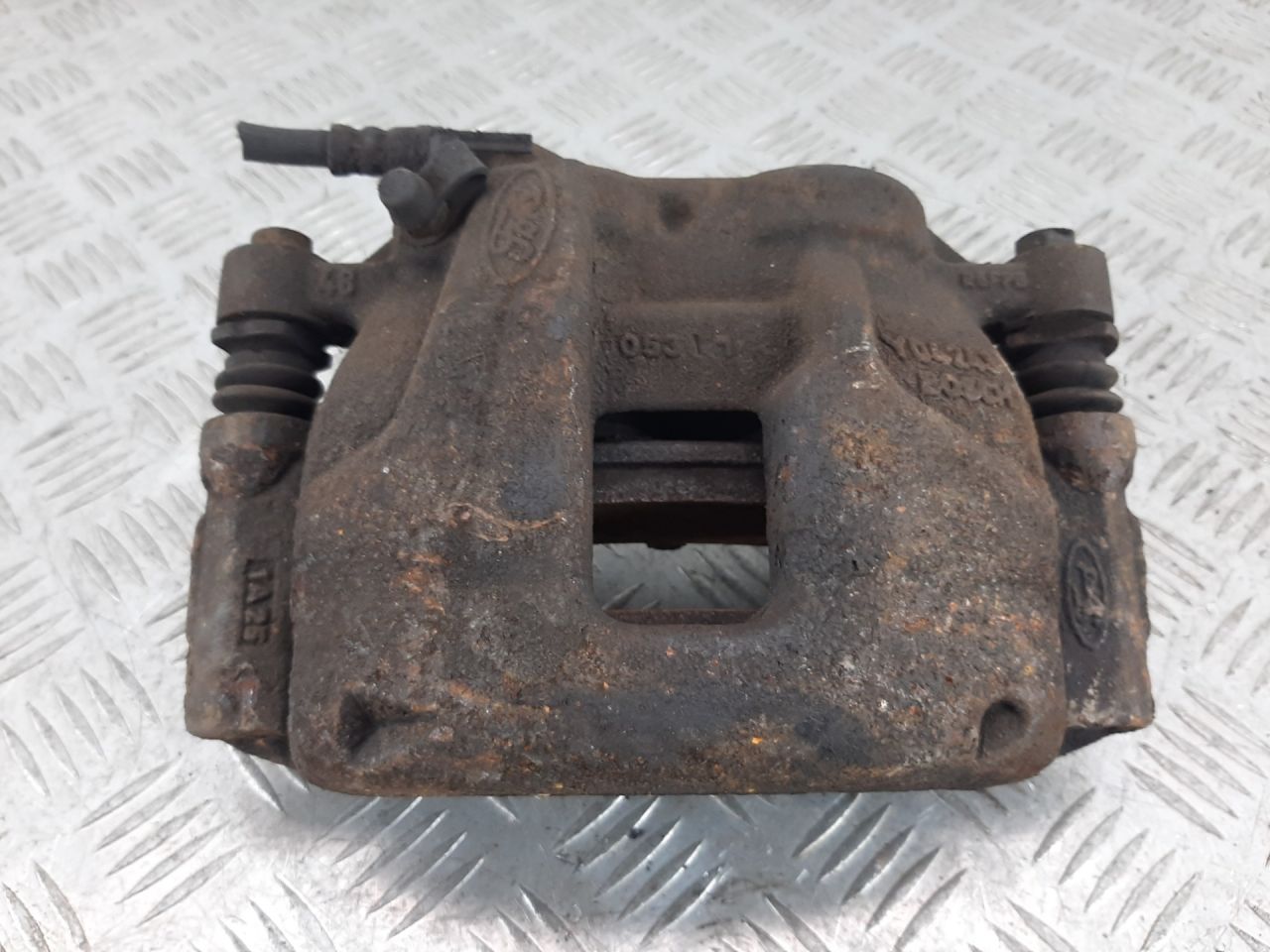 суппорт передний правый Ford Transit 7 поколение 2011, 2.2 л., P8FA, дизель, МКПП, микроавтобус - фото №1