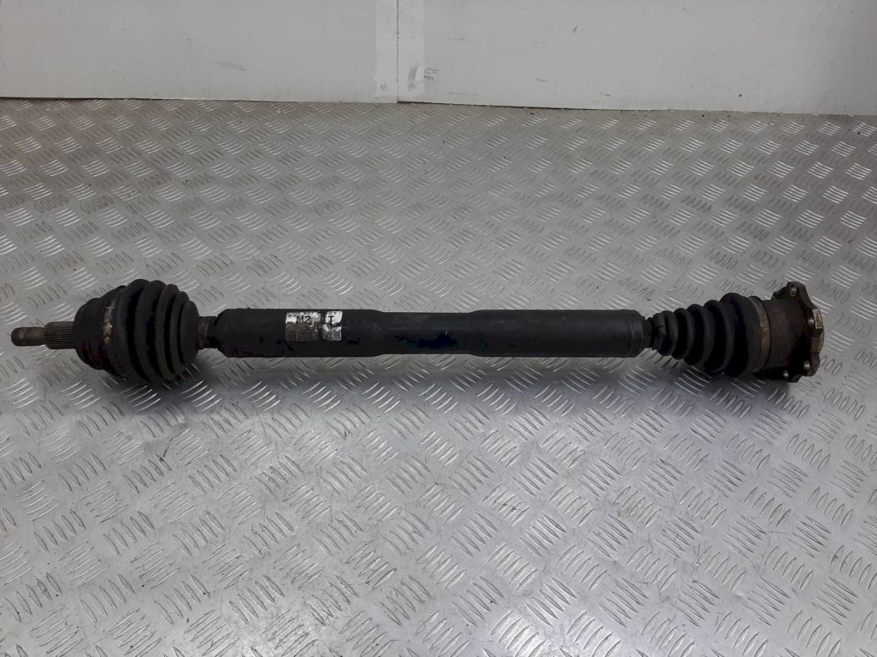 полуось передняя правая (приводной вал, ШРУС) Volkswagen Bora 1 поколение 2003, 2.3 л., i, бензин, -