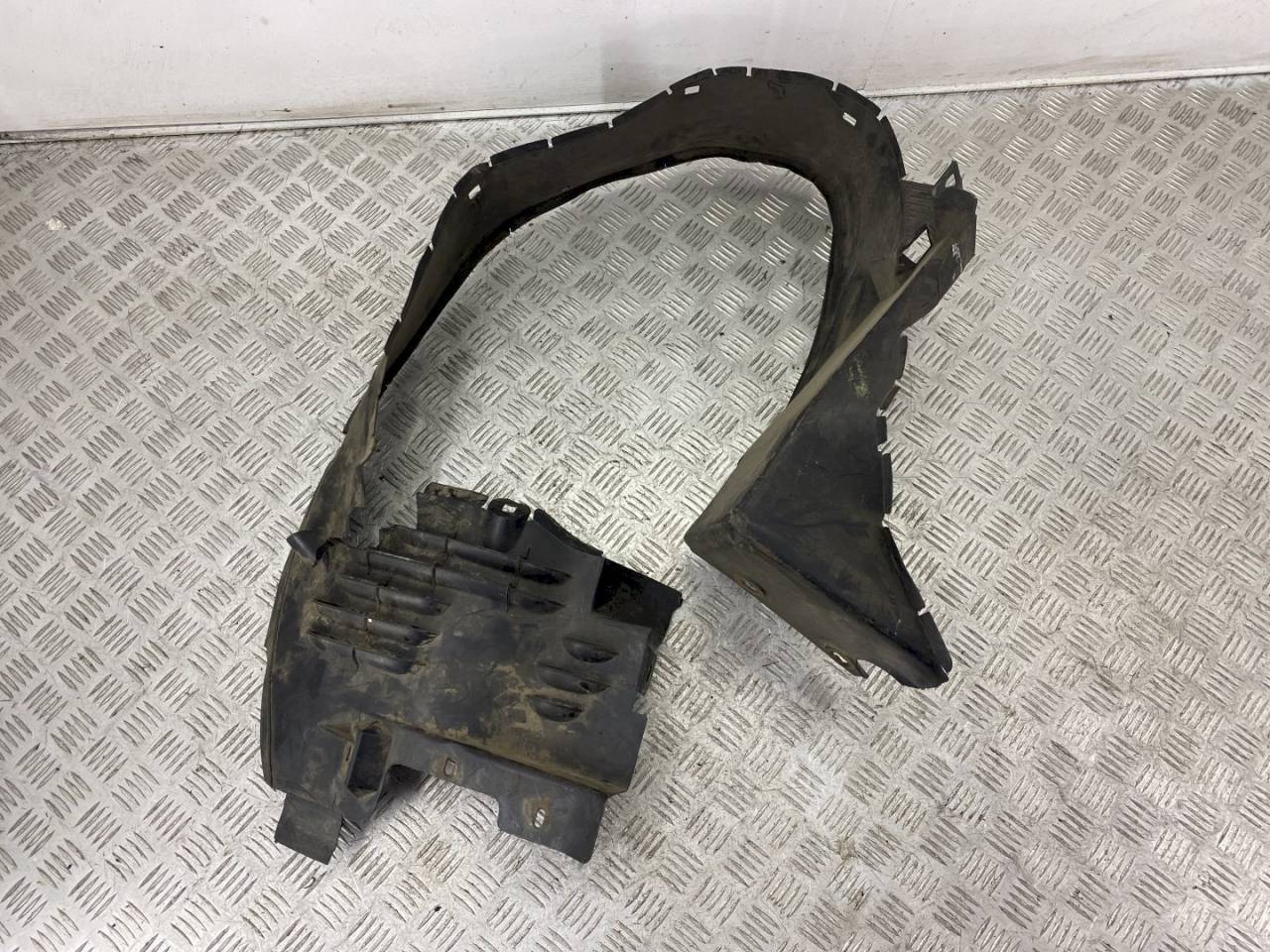 защита арок передняя правая (подкрылок) Mercedes-Benz E-Класс W210/S210 1998, A2106984030 - фото №1