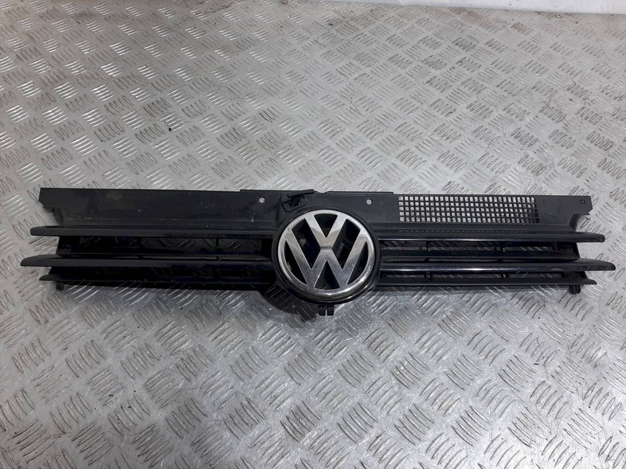 решетка радиатора Volkswagen Golf 4 поколение 2003, - - фото №1
