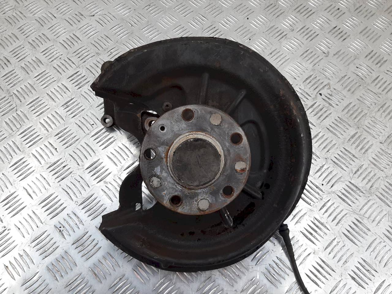 ступица задняя правая Volkswagen Golf 5 поколение 2006 - фото №1