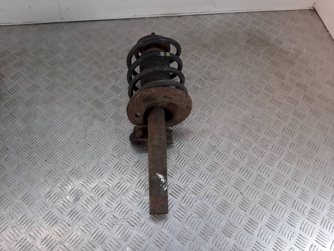 стойка передняя левая SEAT Alhambra 1 поколение 2000, 1.9 л., TDi - фото №1