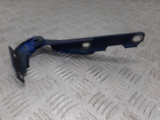 петля капота правая Audi A6 4B/C5 2000, 2.4 л., ARJ, бензин, 4B0823302D