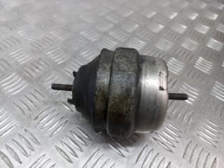 подушка крепления двигателя Volkswagen Passat B5 2000, 1.6 л., i, 8D0199379J