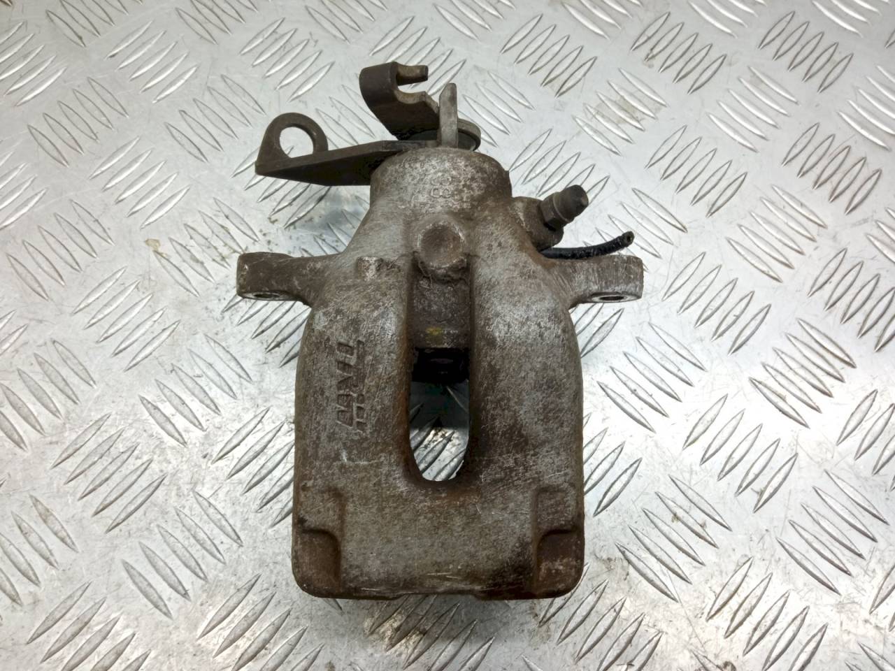 суппорт задний правый Citroen Xsara Picasso 1 поколение 2004 - фото №1