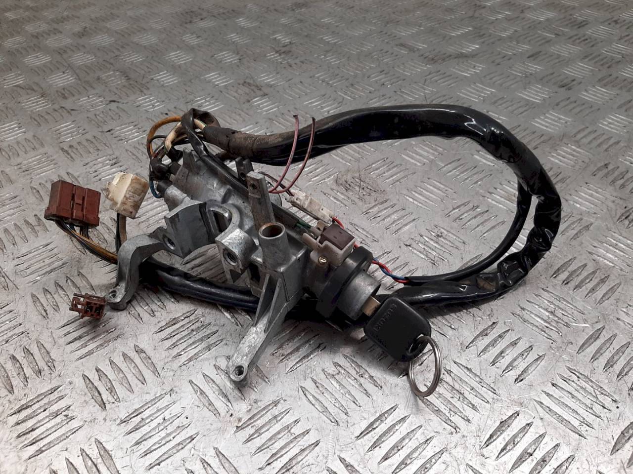 замок зажигания Suzuki Baleno 1 поколение 1999 - фото №1