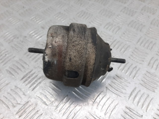подушка крепления двигателя Volkswagen Passat B5 1999, 1.8 л., Ti, бензин, -, 8D0199379J