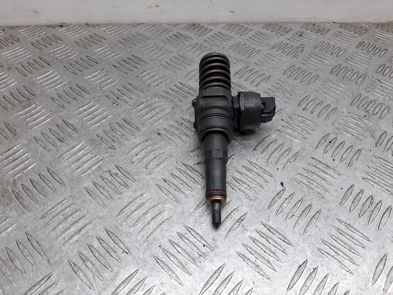 форсунка Volkswagen Passat B6 2008, 2.0 л., TDi, 038130073BQ - фото №1