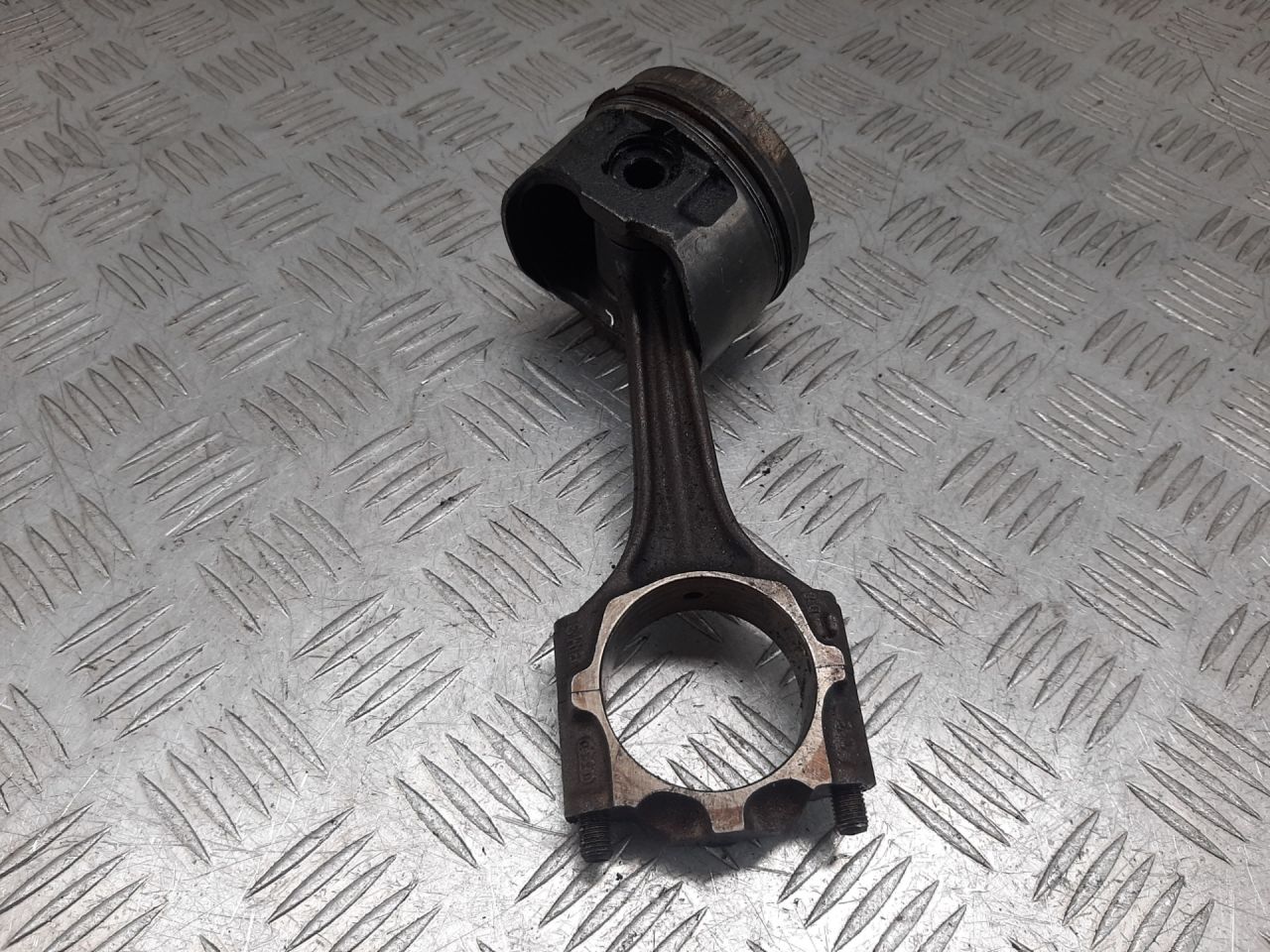 поршень Volkswagen Passat B5 2001, 1.8 л., Ti, бензин, 027B - фото №1