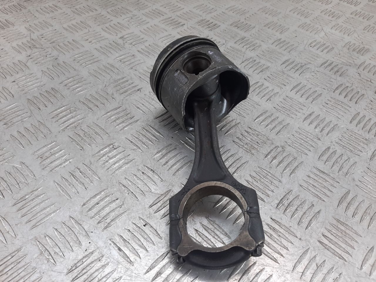 поршень Mercedes-Benz Vito W638 2002, 2.2 л., i, дизель - фото №1