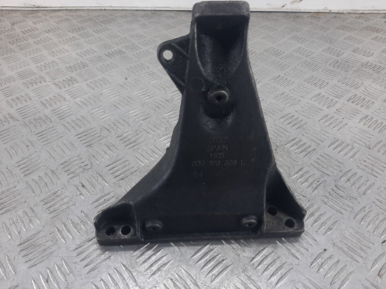 кронштейн двигателя Volkswagen Passat B5 2000, 1.9 л., TDi, дизель, 8D0199308L - фото №1