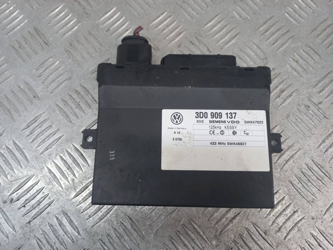 блок управления (другие) Volkswagen Touareg 1 поколение 2005, 3.0 л., TDi, 3D0909137 - фото №1