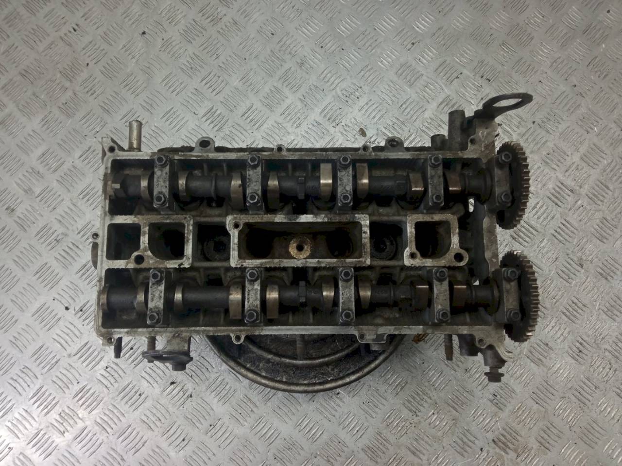 головка блока цилиндров Ford Focus 1 поколение 2001, 2.0 л., i, 1S7G6090BU - фото №1
