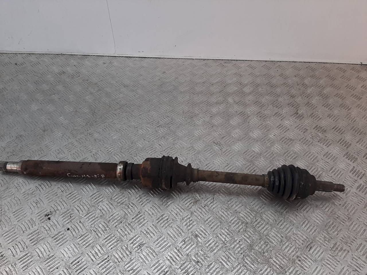 полуось передняя правая (приводной вал, ШРУС) Ford Mondeo 3 поколение 2003, 1.8 л., i - фото №1