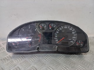 щиток приборов (приборная панель) Audi A6 4B/C5 1998, 2.5 л., дизель, 4B0919881
