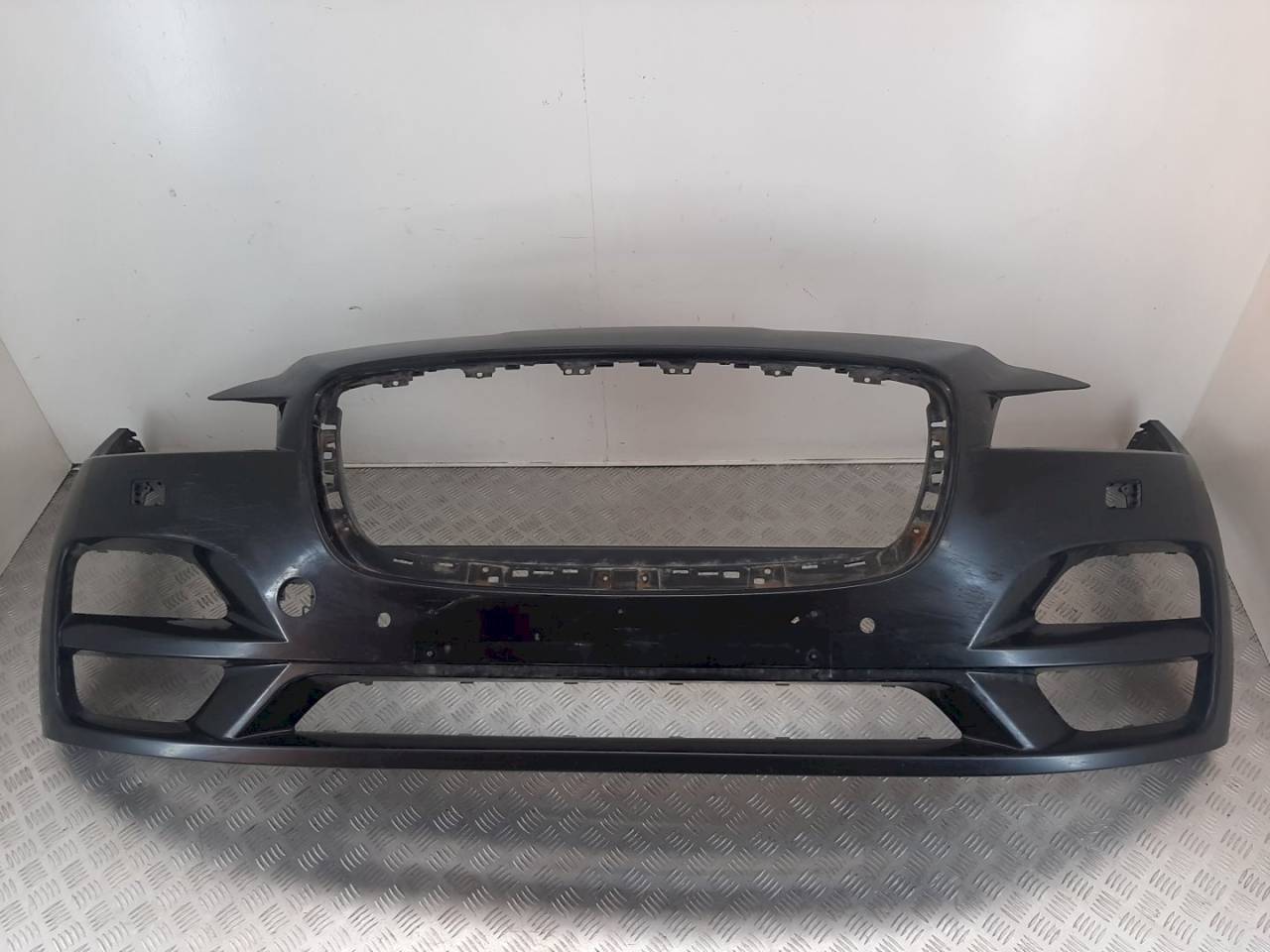 бампер передний Jaguar F-Pace 1 поколение 2019, HK83-17F003-A