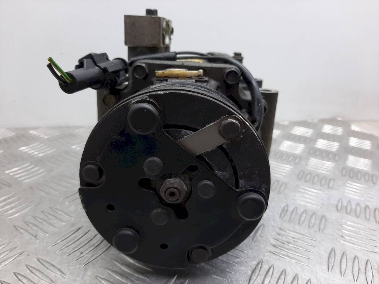 компрессор кондиционера Ford Fiesta 5 поколение 2004, 1.3 л., i, 2S6H-19D629-AB - фото №1