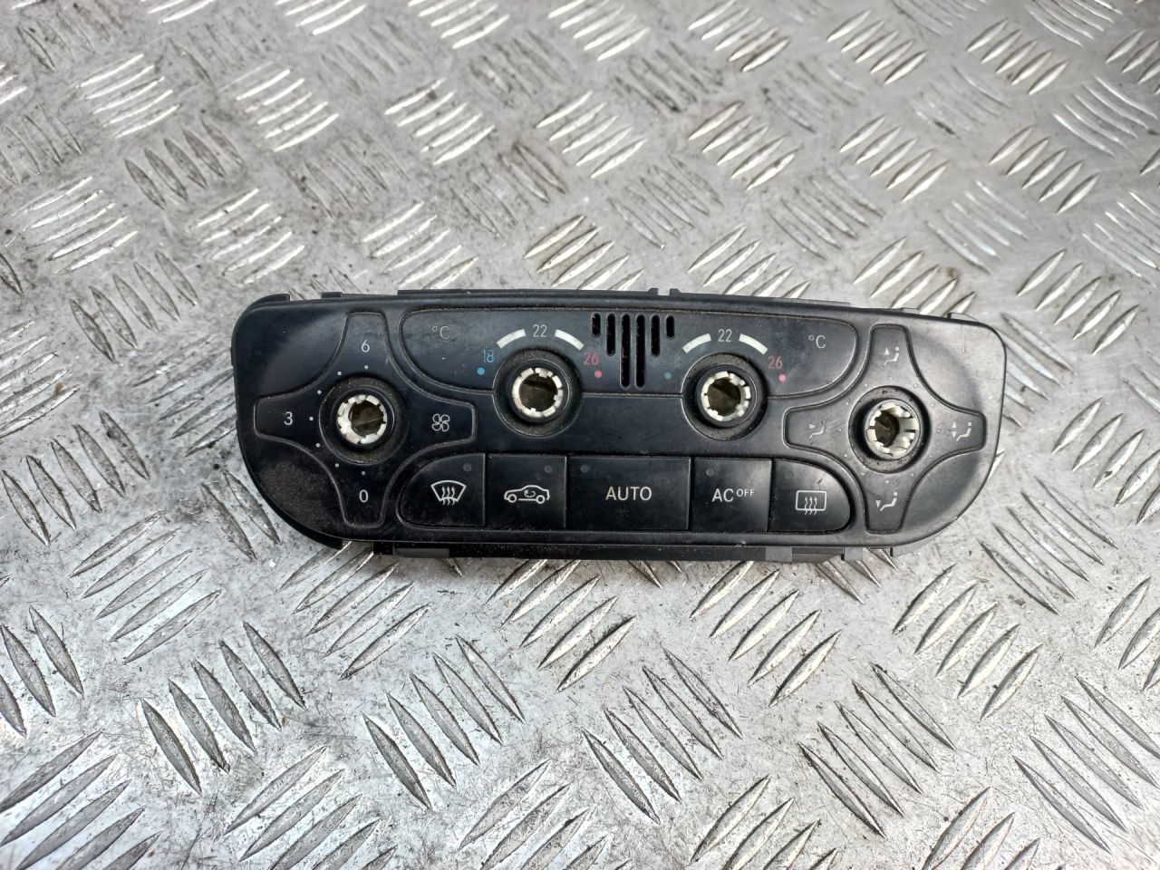 блок управления печки / климат-контроля Mercedes-Benz C-Класс W203/S203/CL203 2002, A2098300085 - фото №1