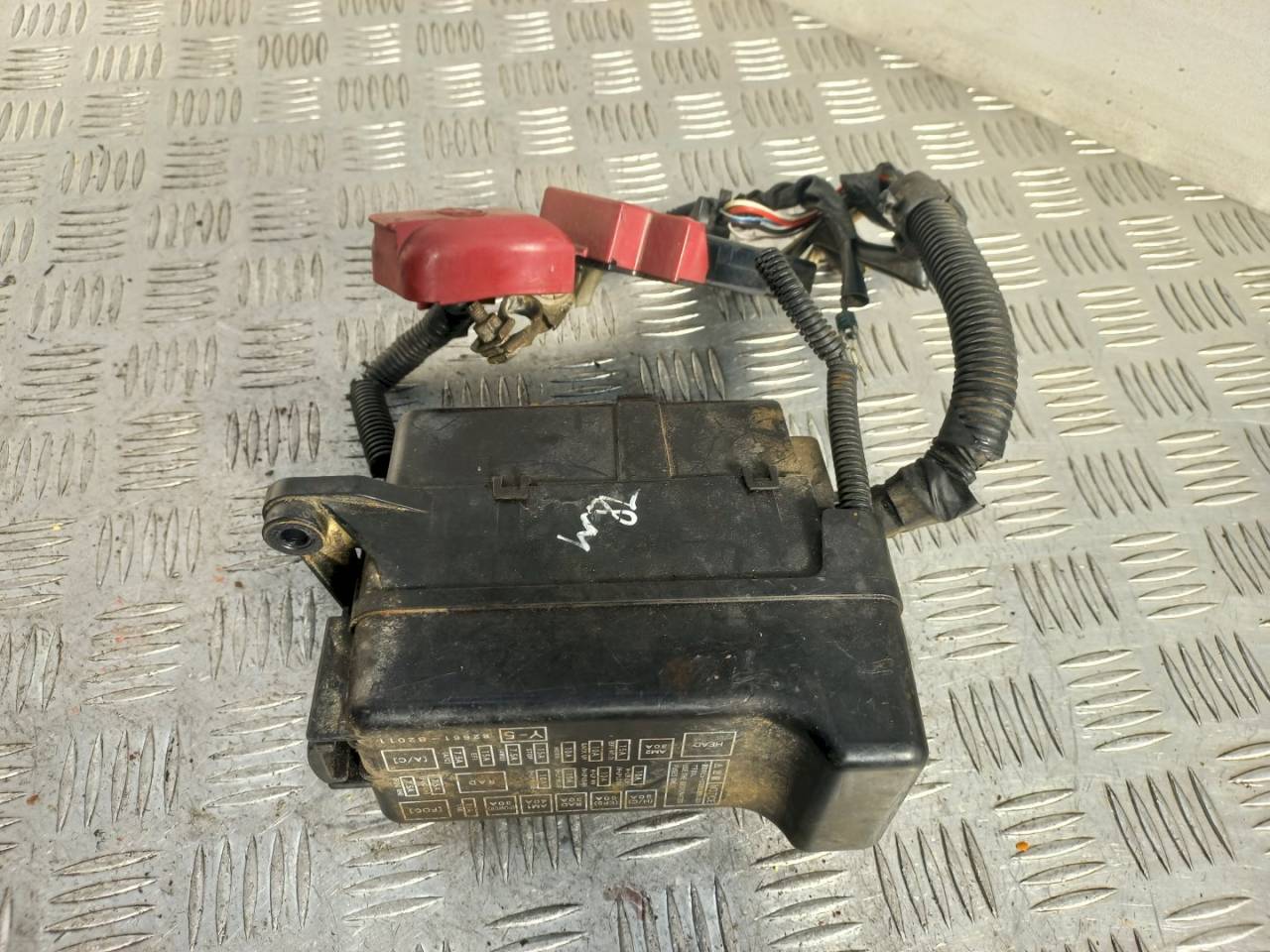 блок предохранителей Daihatsu Cuore L700 2001, 1.0 л., i, 82661-B2011 - фото №1