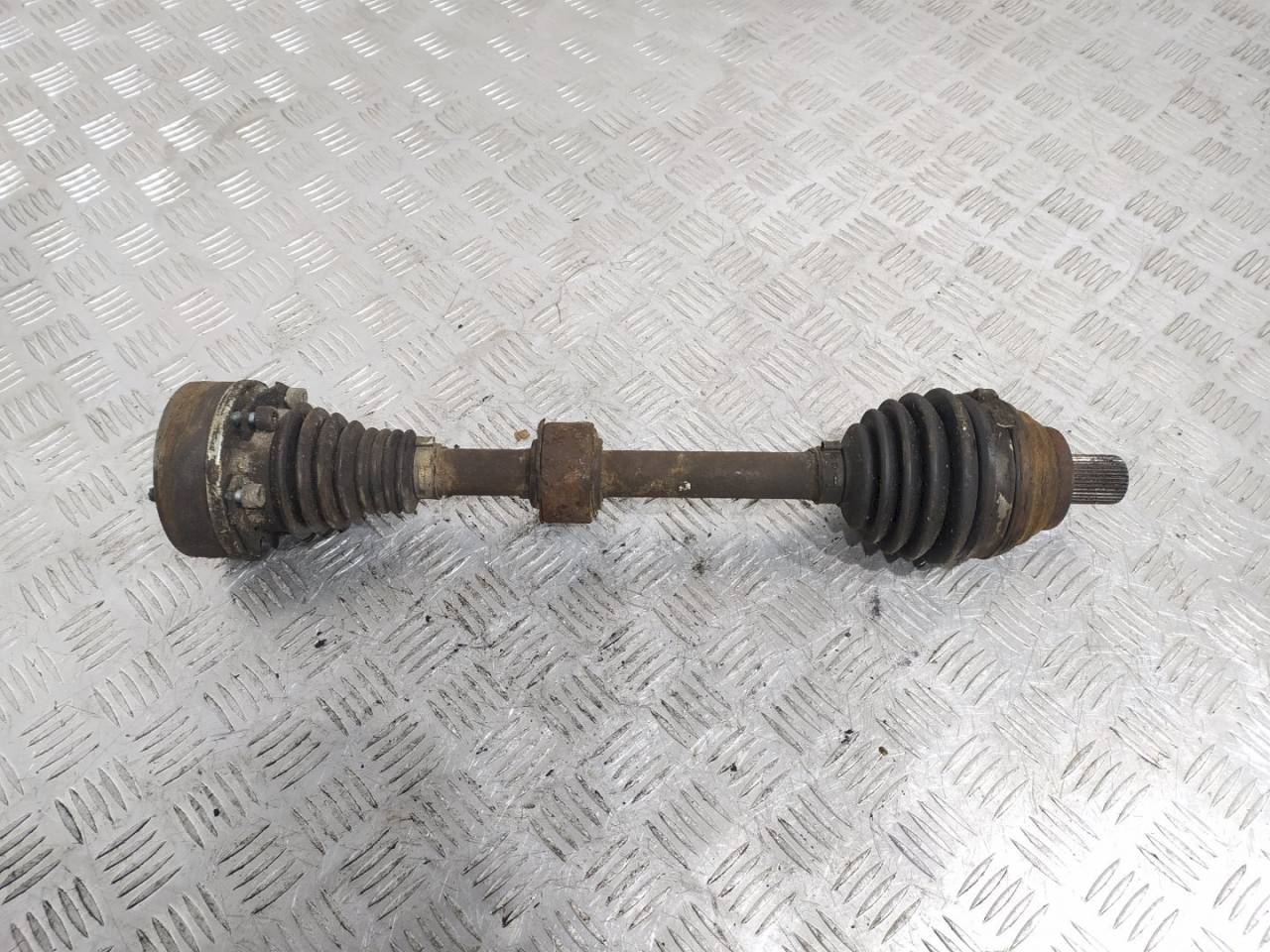 полуось передняя левая (приводной вал, ШРУС) Volkswagen Passat B6 2006 - фото №1