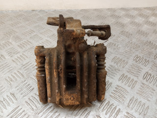 суппорт задний правый Volkswagen Passat B5 2000